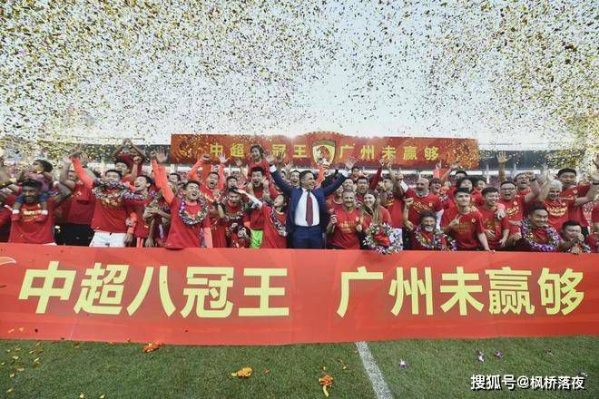 只选取法国干邑地区最中心地带——大、小香槟区的葡萄，珍贵稀有且极具陈酿潜质，才保证了人头马优质香槟区干邑无与伦比的浓郁芬芳